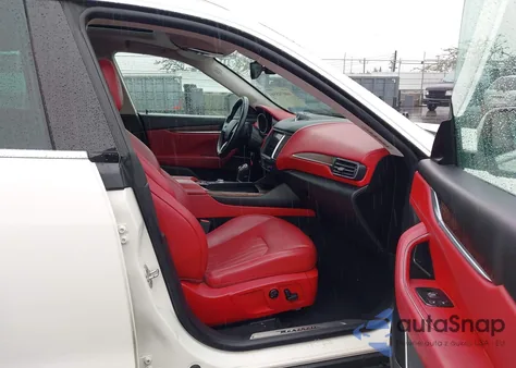 2017 Maserati Levante z USA, uszkodzony, nr VIN ZN661XULXHX210742